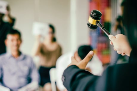 How Do You Bid at an Auction? Insider Tips to Win