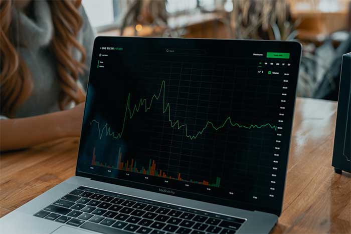 Lag Effect on Interest Rates